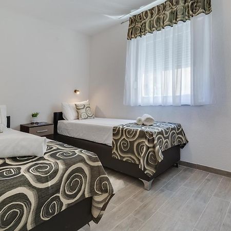 Apartmani Kastelina Vir Εξωτερικό φωτογραφία