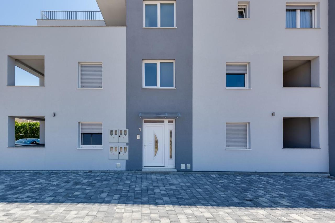 Apartmani Kastelina Vir Εξωτερικό φωτογραφία